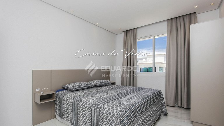 Casas de verão - Sobrado beira mar no centro de Canto Grande