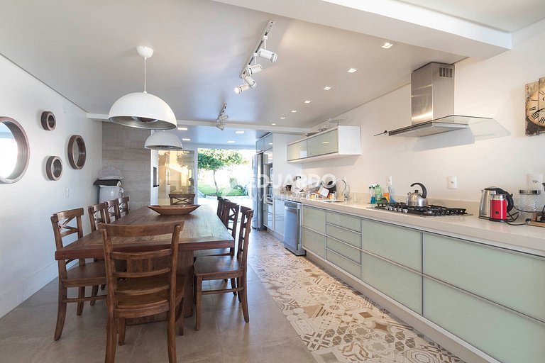 Casa à beira-mar com 4 quartos para até 12 pessoas